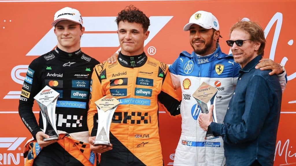 Sprint Race results in Miami: Lando Norris (center) wins, ahead of Oscar Piastri (left) and Lewis Hamilton (right).