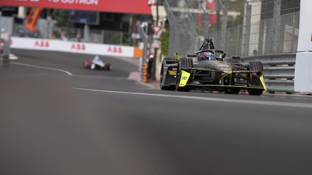 Gara 1 E-Prix Monaco: Molto aggressivo in questo inizio di gara Dan Ticktum, che però è sceso in settima posizione.