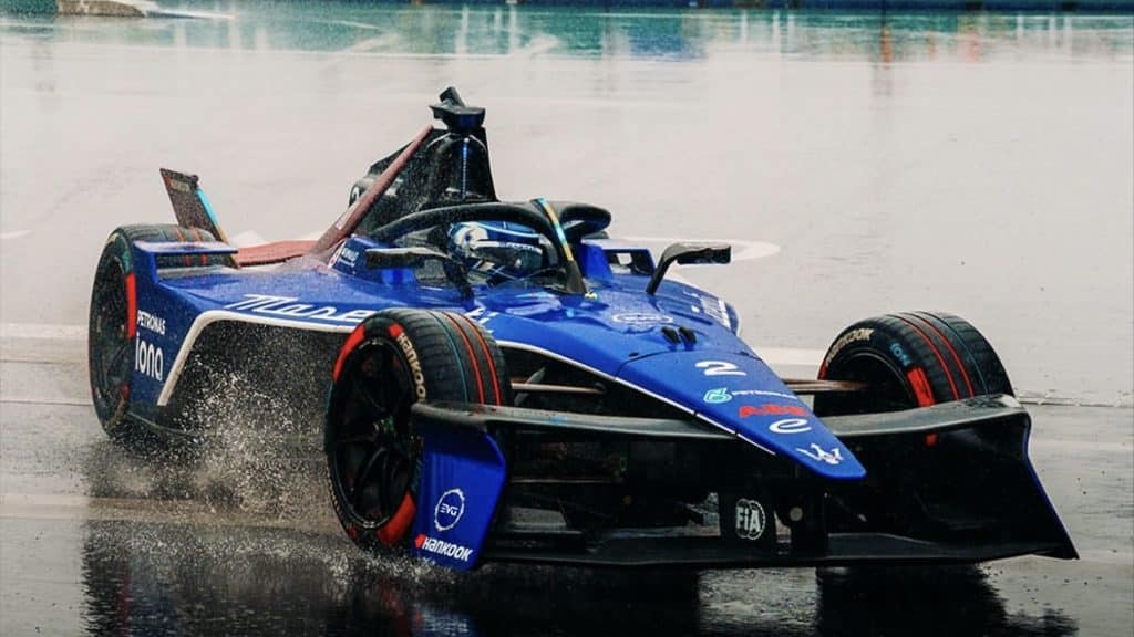 Gara 2 E-Prix Tokyo: In difficoltà il vincitore della gara di ieri Stoffel Vandoorne, che al momento non riesce ad andare oltre alla quindicesima posizione.