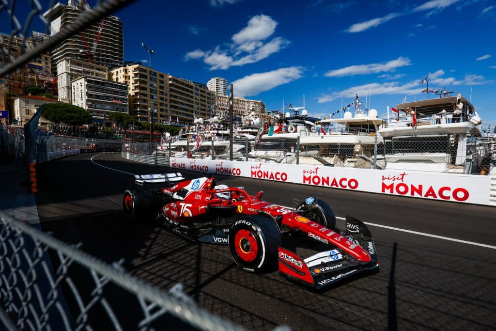 Ferrari, Leclerc: "Buon passo sul giro secco ma è presto per essere fiduciosi"