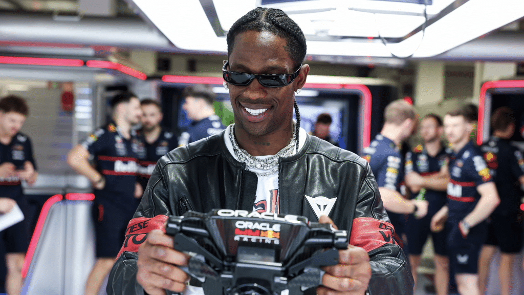 Travis Scott in the Red Bull garage, special guest of Max Verstappen!