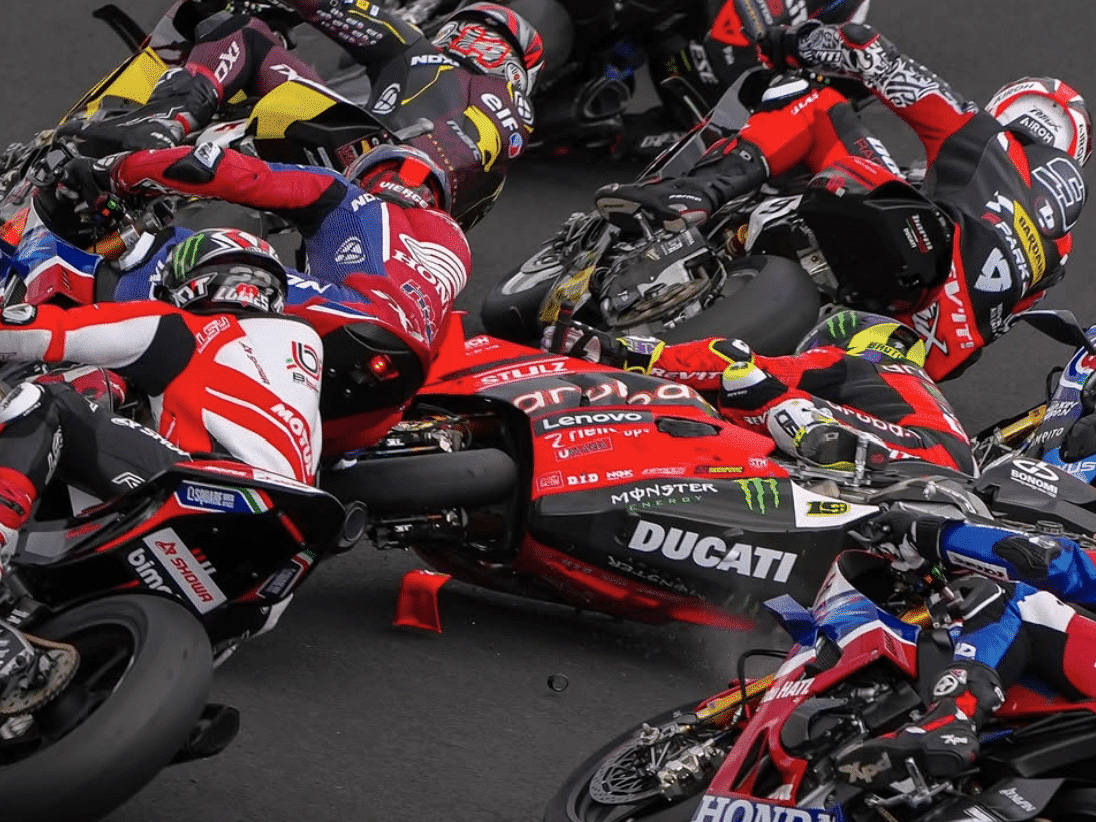 WorldSBK a Most, brutto infortunio per Xavi Vierge: ecco le condizioni del pilota
