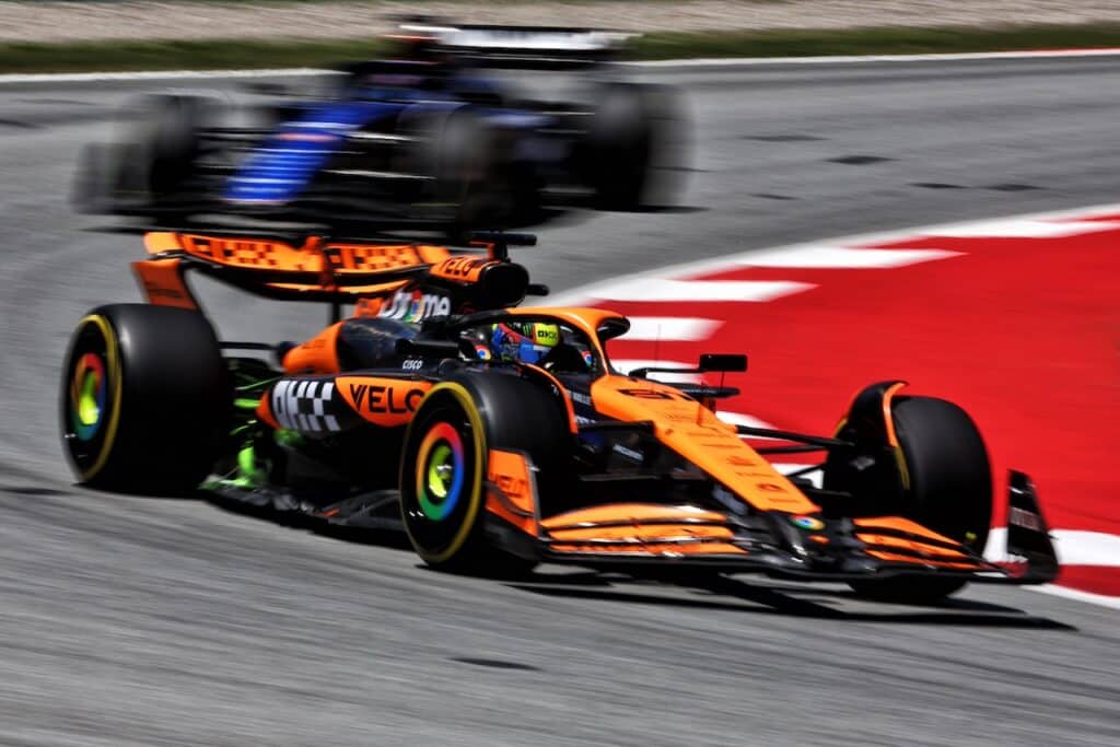 McLaren, Piastri in pole position: "Non è stato un giro perfetto ma sono contento"