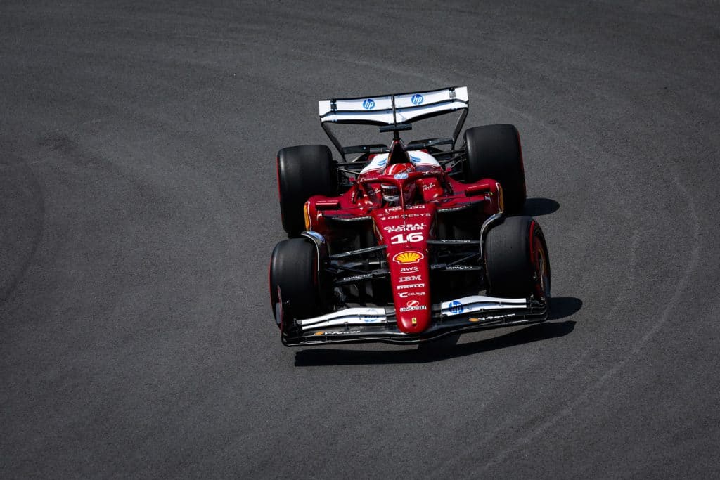 Ferrari, le dichiarazioni di Hamilton e Leclerc dopo le prime due sessioni di prove libere