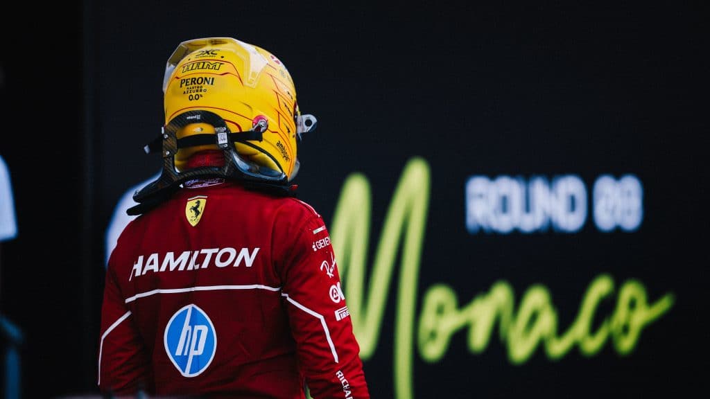 Uno studio in Rosso: chi è davvero Lewis Hamilton?