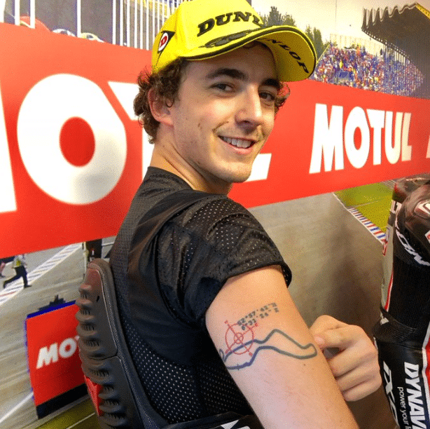 il 26 giugno 2016, Pecco Bagnaia conquista la sua prima vittoria in carriera e per festeggiare questo traguardo si è tatuato sul braccio proprio il circuito