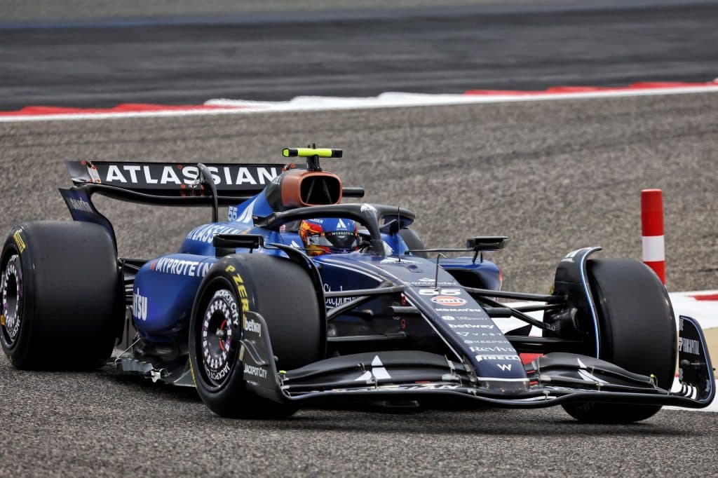Carlos Sainz in azione durante il Gran Premio del Bahrein 2025