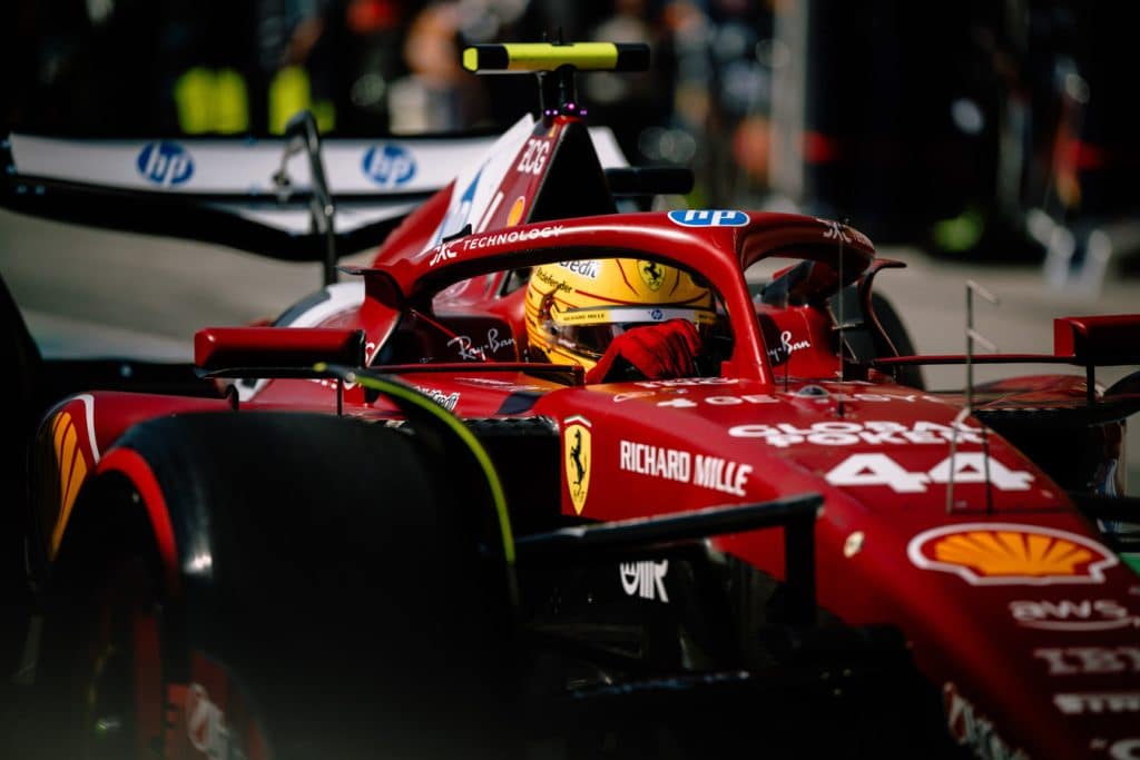 Ferrari, Hamilton: "L'obiettivo è quello di puntare a podio, il passo è buono ma servono aggiornamenti"