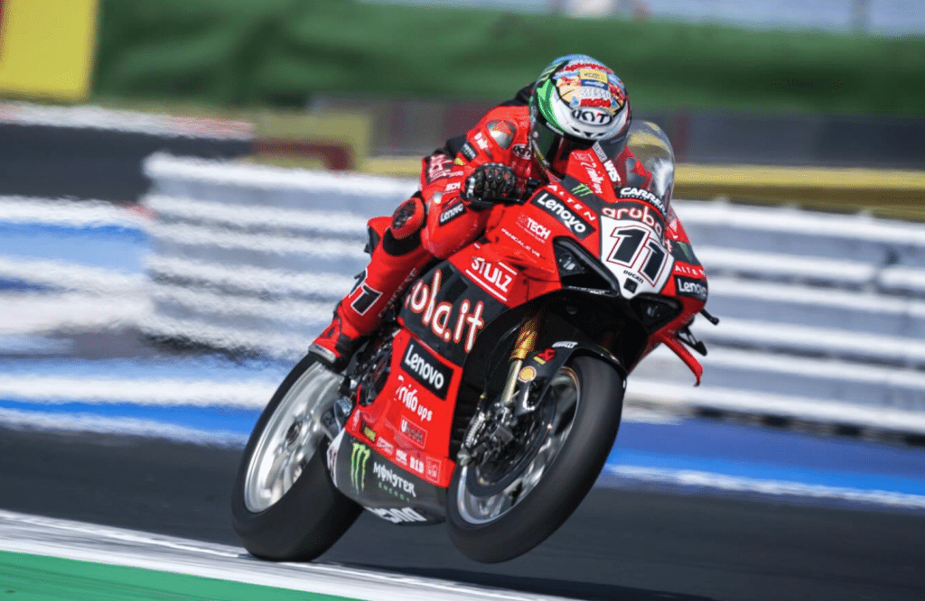 Superpole SBK a Misano: pole position di Nicolò Bulega. Strepitosi tutti gli italiani