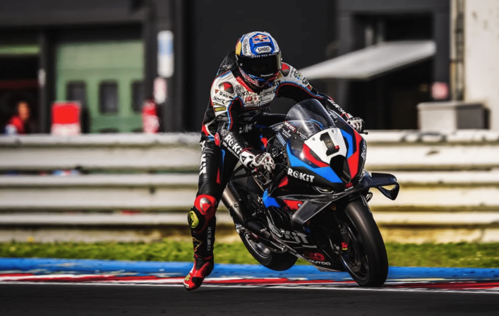 Superpole Race WorldSBK a Misano: vittoria di Razgatlioglu. Bulega travolto da Bassani!