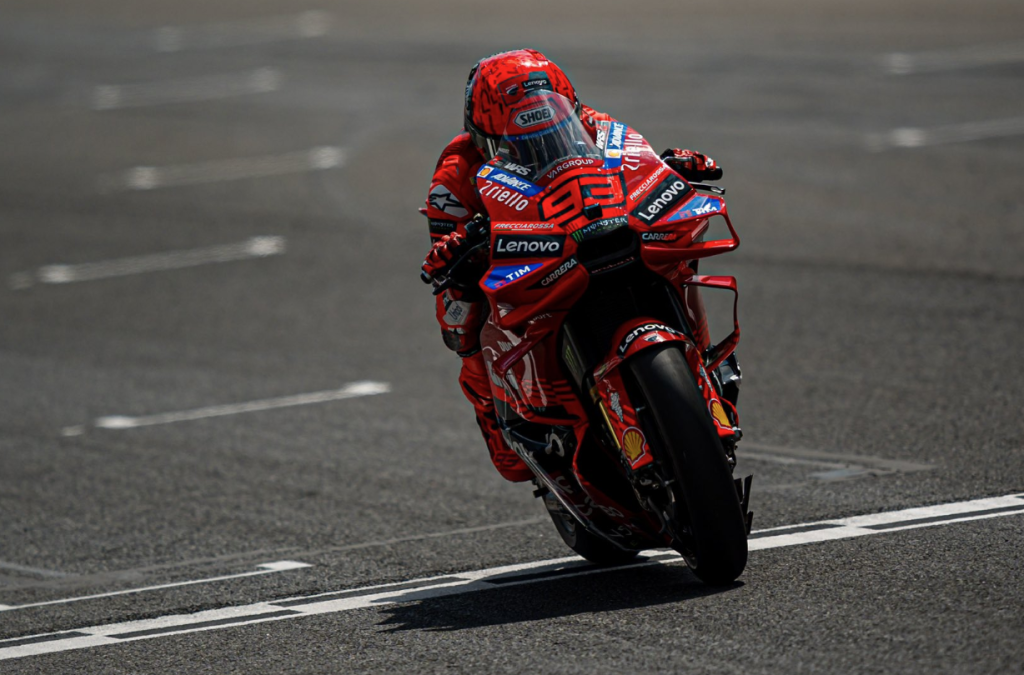 FP1 di MotoGP ad Assen: spettacolo di Marc Marquez, cade si rialza e firma il miglior tempo!