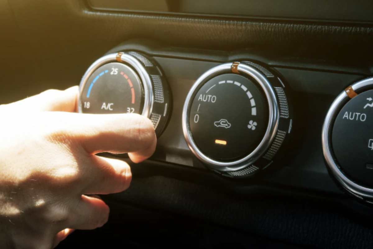 Con l’arrivo dell’estate e le temperature in forte aumento, l’aria condizionata dell’auto si conferma un elemento indispensabile per il comfort di guida