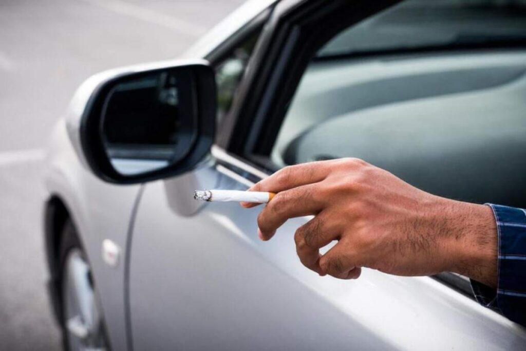 Fumare in auto