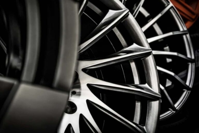 Per aumentare la superficie di contatto tra pneumatico e strada si può intervenire in due modi: aumentando la lunghezza