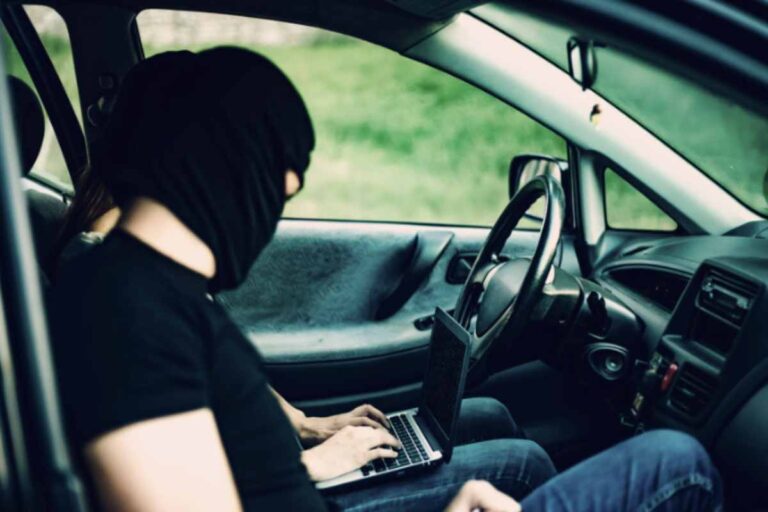 Grazie alla pronta azione delle forze dell’ordine e al supporto della centrale operativa Audi, il SUV è stato bloccato da remoto