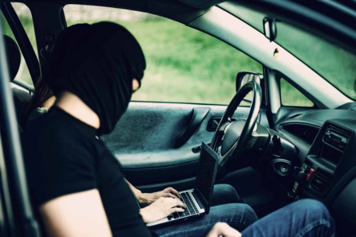 Grazie alla pronta azione delle forze dell’ordine e al supporto della centrale operativa Audi, il SUV è stato bloccato da remoto