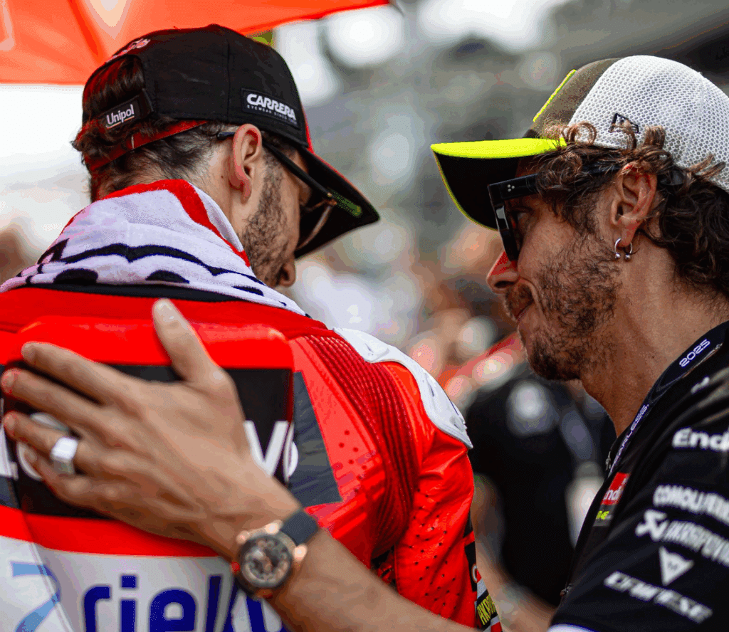 Bagnaia "Il Campione": no, Pecco, non è il momento per mollare.