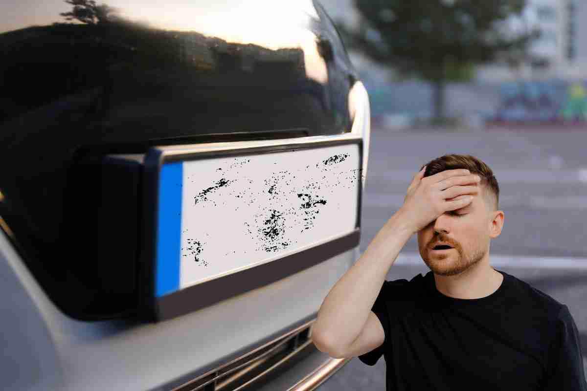 Targa sporca automobile