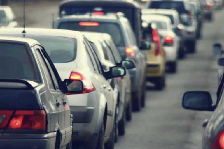 Nel contesto della guida urbana, caratterizzata da frequenti ingorghi e traffico intenso, molti automobilisti si affidano al sistema Start-Stop