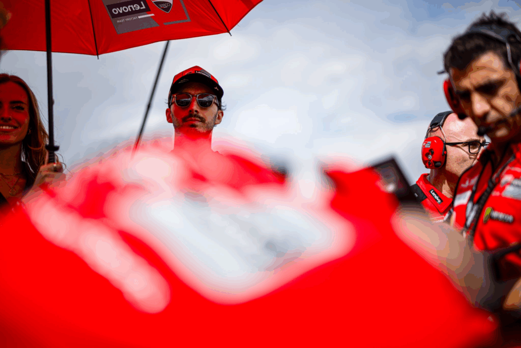 VIDEO – Bagnaia’s Fury: unleashes anger on his GP25, Pecco’s frustration