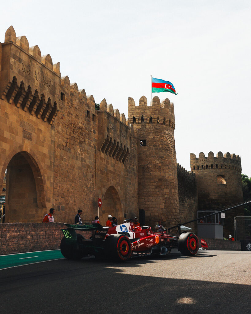 La Ferrari naufraga anche a Baku: Hamilton ottavo e Leclerc nono a fine gara