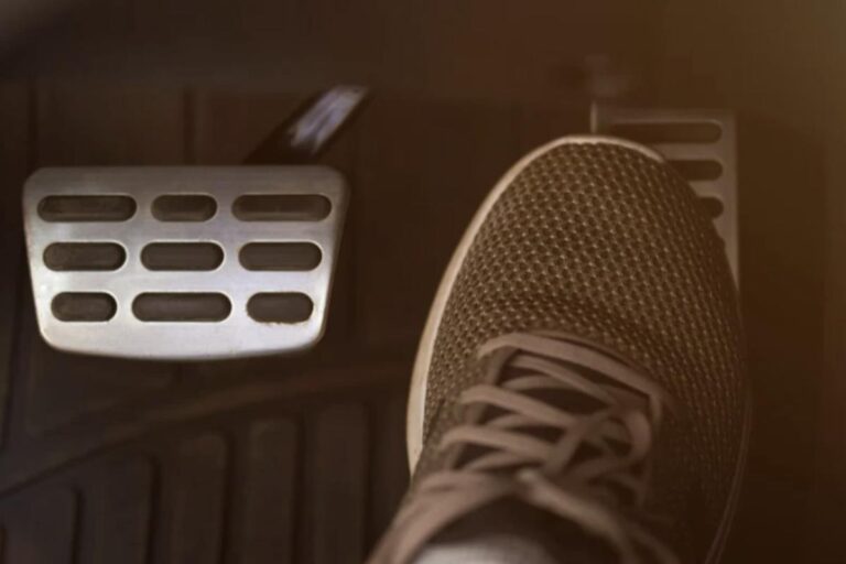 Con l’avanzare della mobilità elettrica e ibrida, si stanno diffondendo nuove tecnologie che cambiano radicalmente l’esperienza di guida.