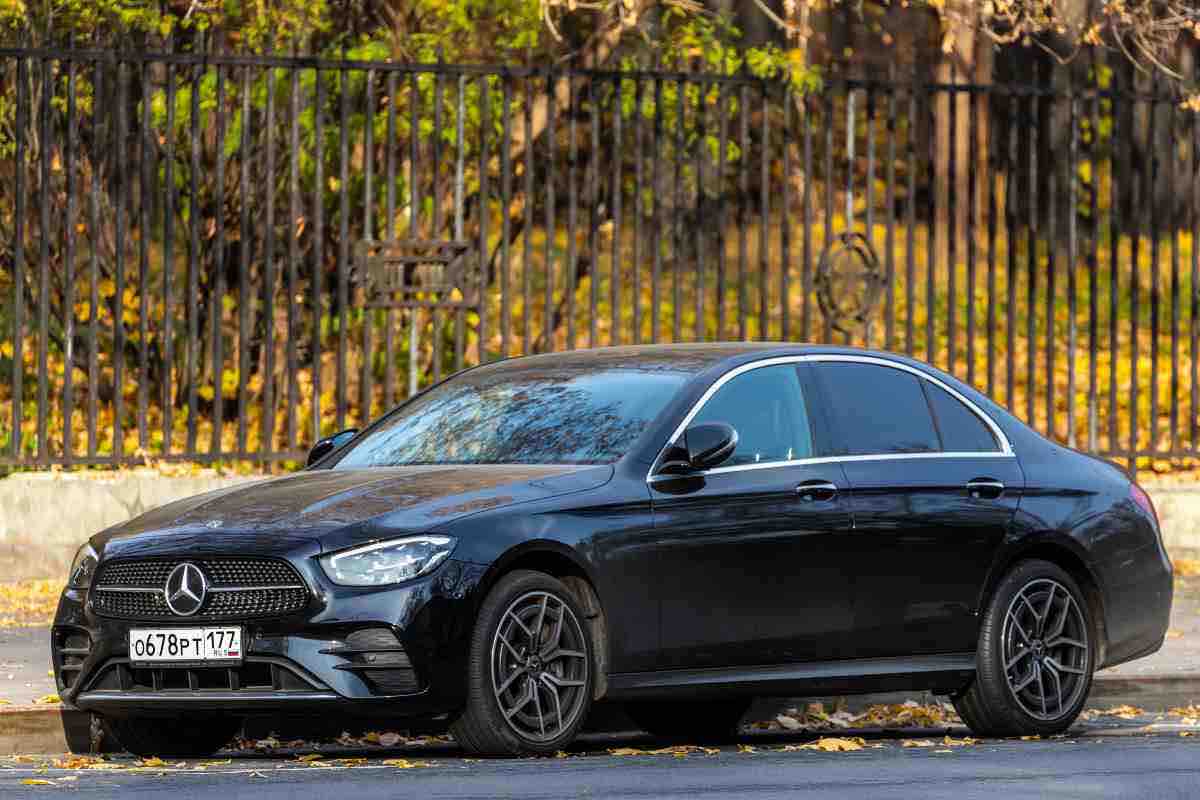 Berlina Mercedes elettrica