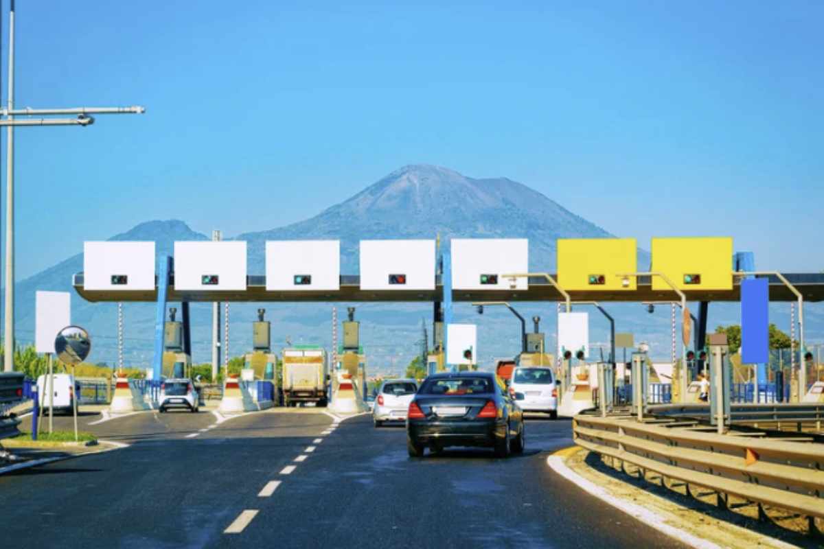 Il tradizionale sistema del biglietto cartaceo, ritirato all’ingresso e pagato all’uscita dell’autostrada
