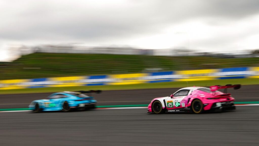6h del Fuji 2025: entrambe le Porsche del team Manthey partono male, ma a pagarne le conseguenze è la #85