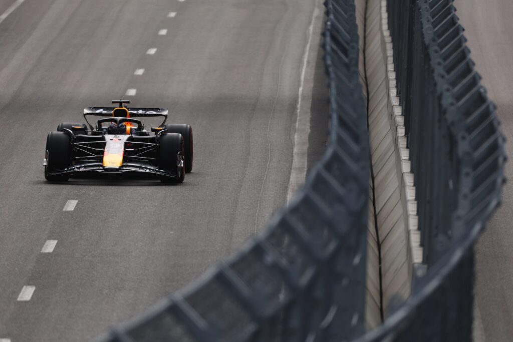 F1, Qualifica pazza a Baku: Verstappen in pole davanti ad un eroico Sainz, disastro Ferrari e Piastri