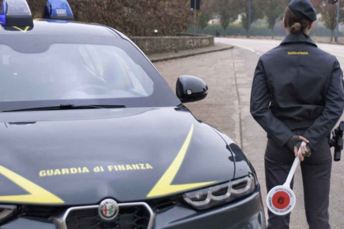 Nel corso della vita di un automobilista, l’incontro con un posto di controllo della Guardia di Finanza è un evento quasi inevitabile.