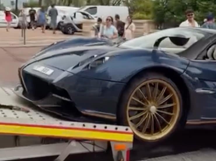 Supercar Pagani rotta