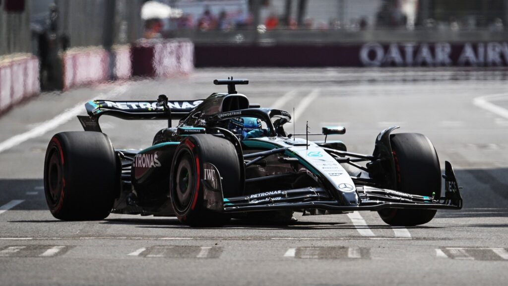 Mercedes, Russell sul podio: "È stata dura, ma un bel passo avanti nel Mondiale costruttori"