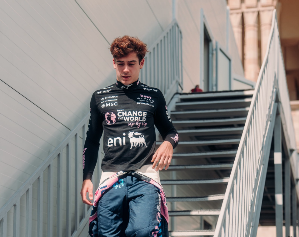 Franco Colapinto hit by an apple during FP3 in Baku