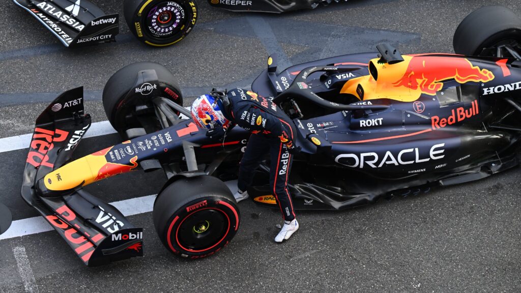 Red Bull, Max Verstappen vince anche a Baku: "Weekend incredibile, a Singapore sarà diverso"