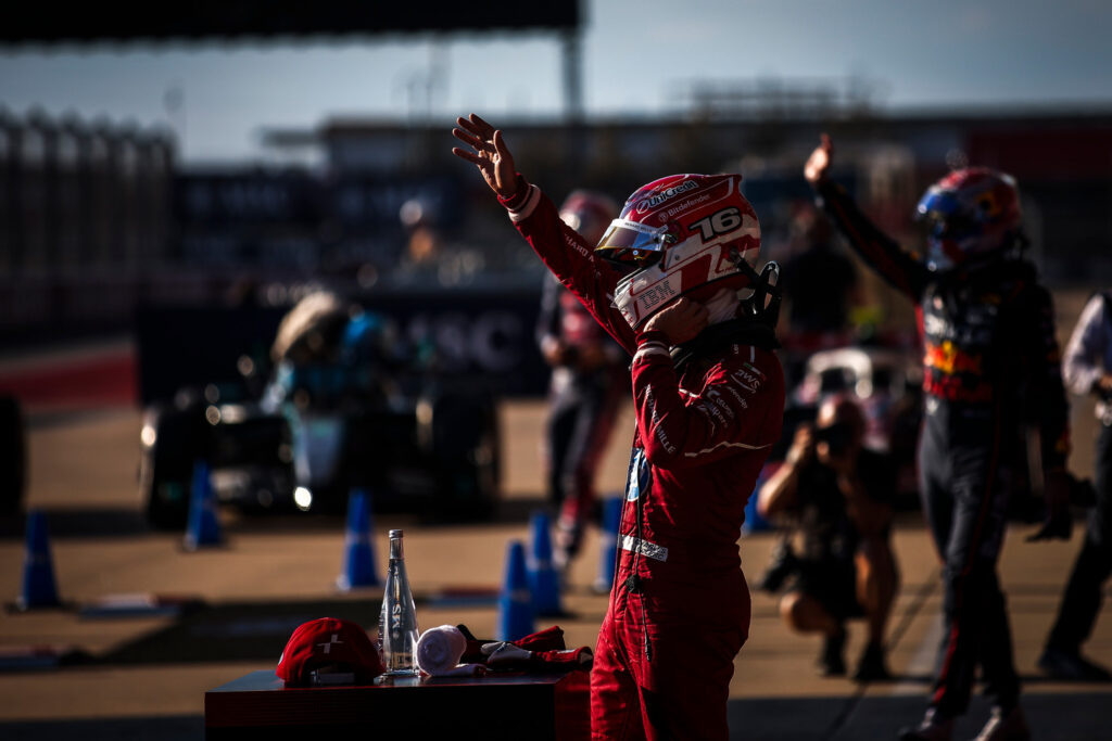 charles leclerc sorride dopo il podio f1 ferrari gp usa austin