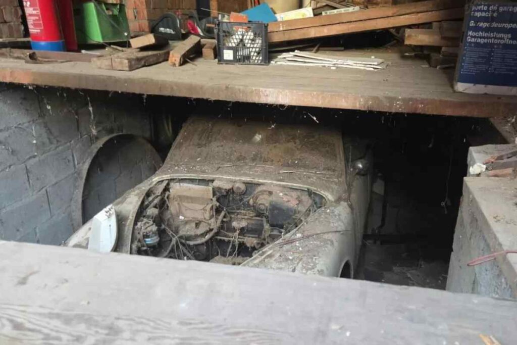 Ritrovamento vecchia Jaguar