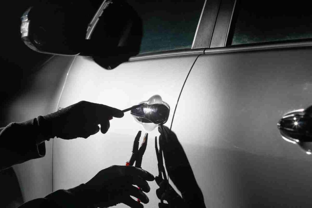 Vettura ladro truffa