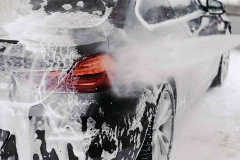 Oggi più che mai, scegliere metodi efficaci, economici ed ecologici per la pulizia della propria automobile è una priorità