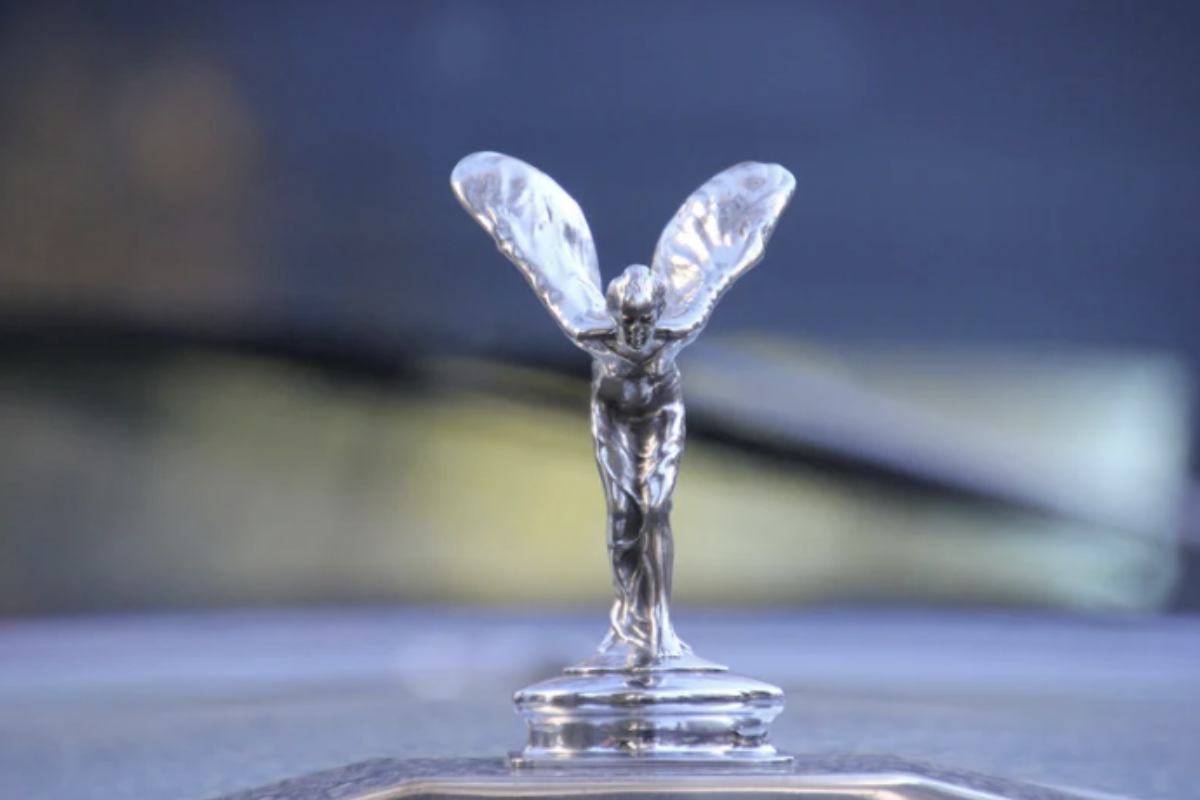 L’ultima novità che sta facendo parlare di sé tra appassionati e addetti ai lavori è un’illusione ottica legata alle ruote di un modello esclusivo del marchio britannico.