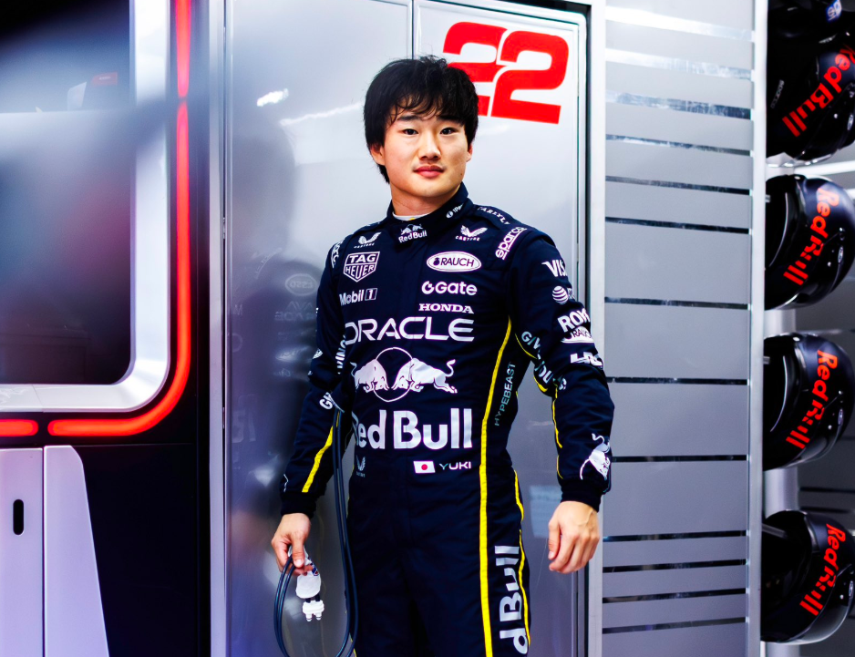 FOTO – Nuevos colores de Red Bull en Singapur: ¡así se vestirán Max y Yuki para el GP!