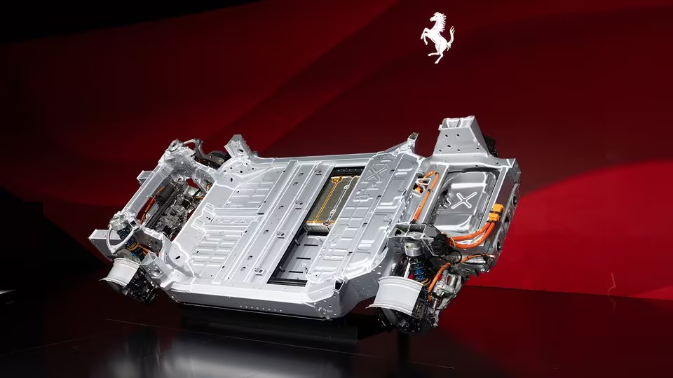 Ferrari tenta il rimbalzo in Borsa dopo il crollo di ieri: +1.9% all'avvio. E parla Vigna