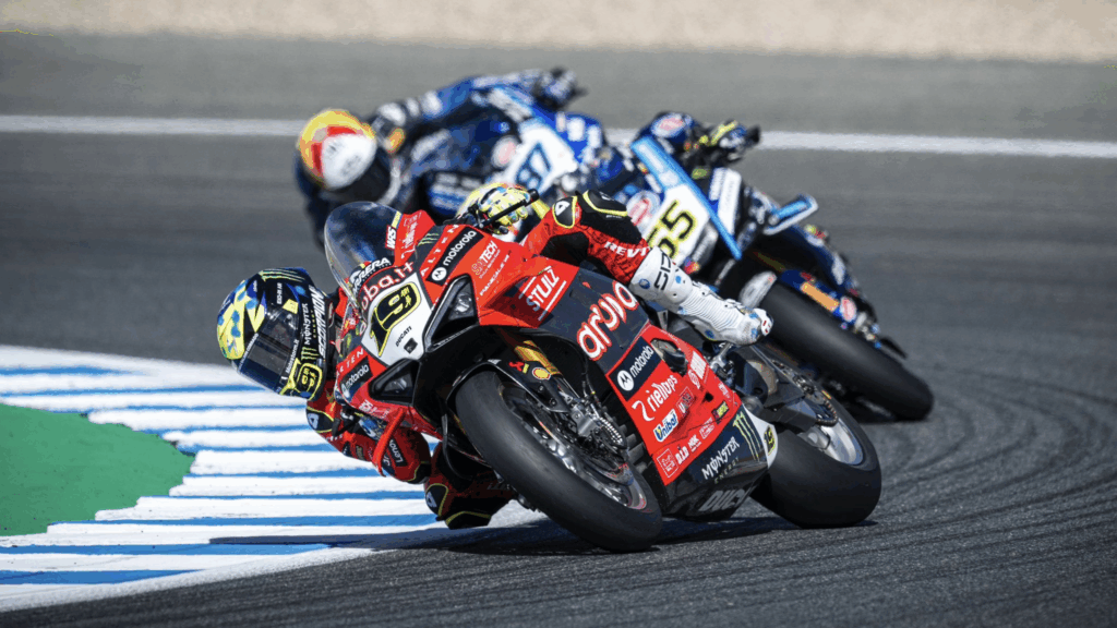 LIVE Gara-2 SBK a Jerez: Bulega VS Ratzatioglu, è l'ultimo show!
