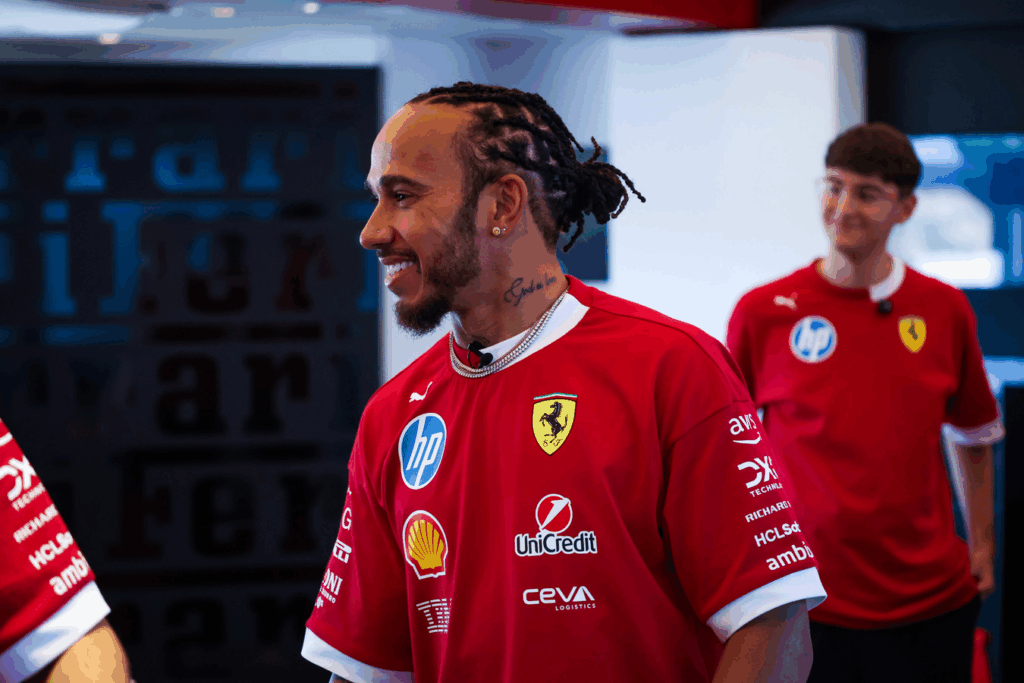 Lewis Hamilton sprona la Ferrari: "Bisogna puntare alla grandezza"