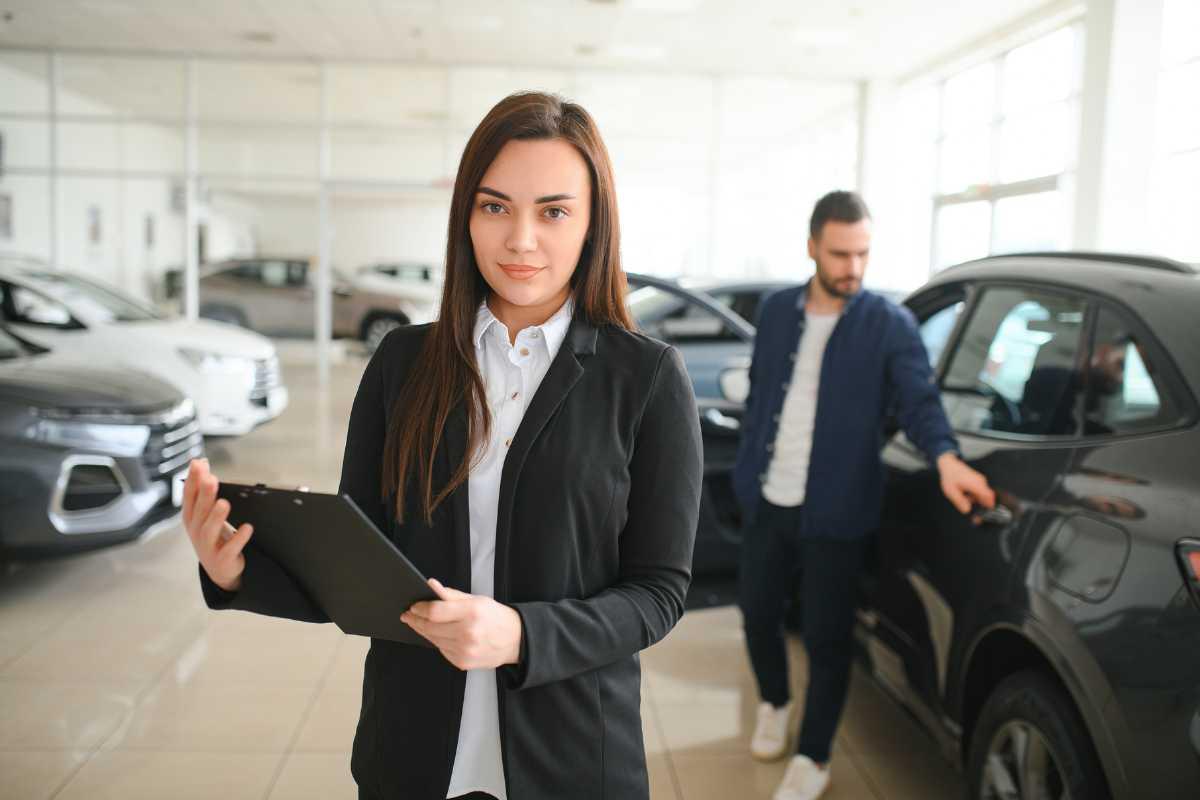 venditori auto quanto si guadagna