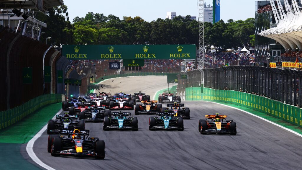 F1 2026, torna l’idea dei due pit stop obbligatori: rivoluzione strategica in vista?