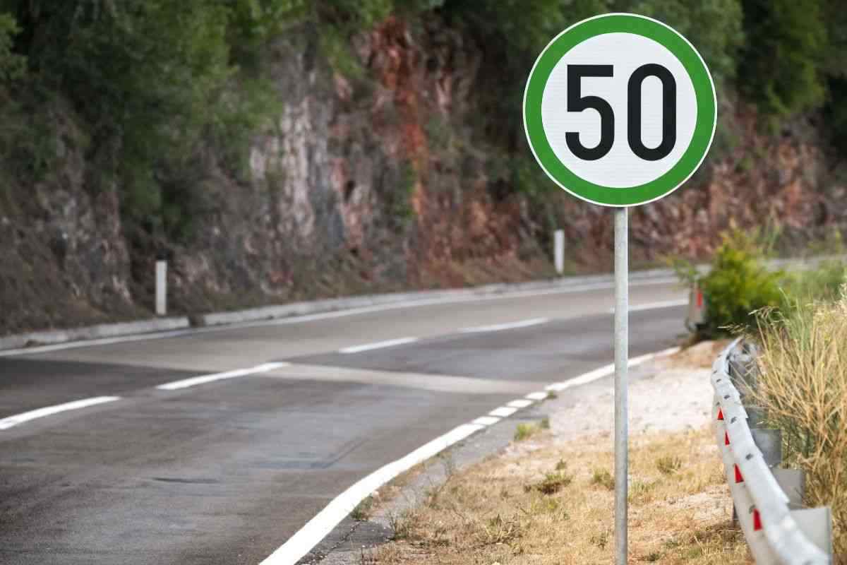 Cartello stradale verde