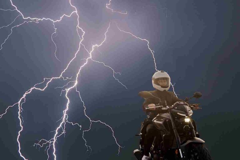 Fulmini motociclista morte