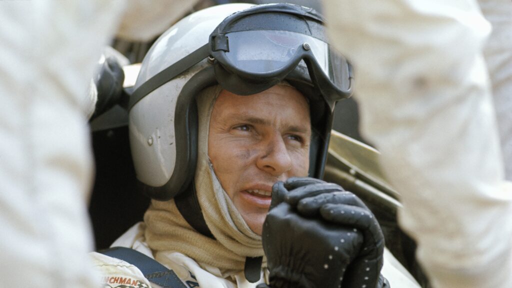 Bruce McLaren, danneggiata in Nuova Zelanda la tomba del fondatore della scuderia