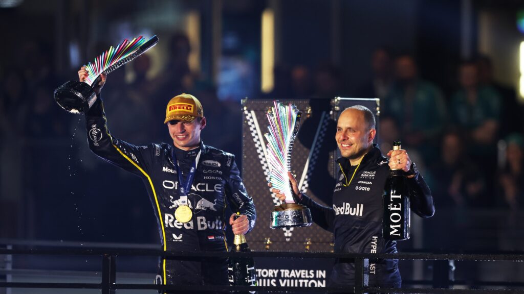 Le PAGELLE del GP di Las Vegas: Verstappen non molla, McLaren KO. Super Antonelli in rimonta